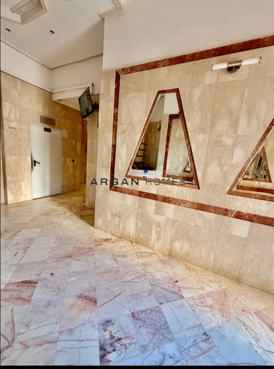 Piso de 2 Habitaciones con Vistas al Mar en Alquiler en Malabata, Tánger